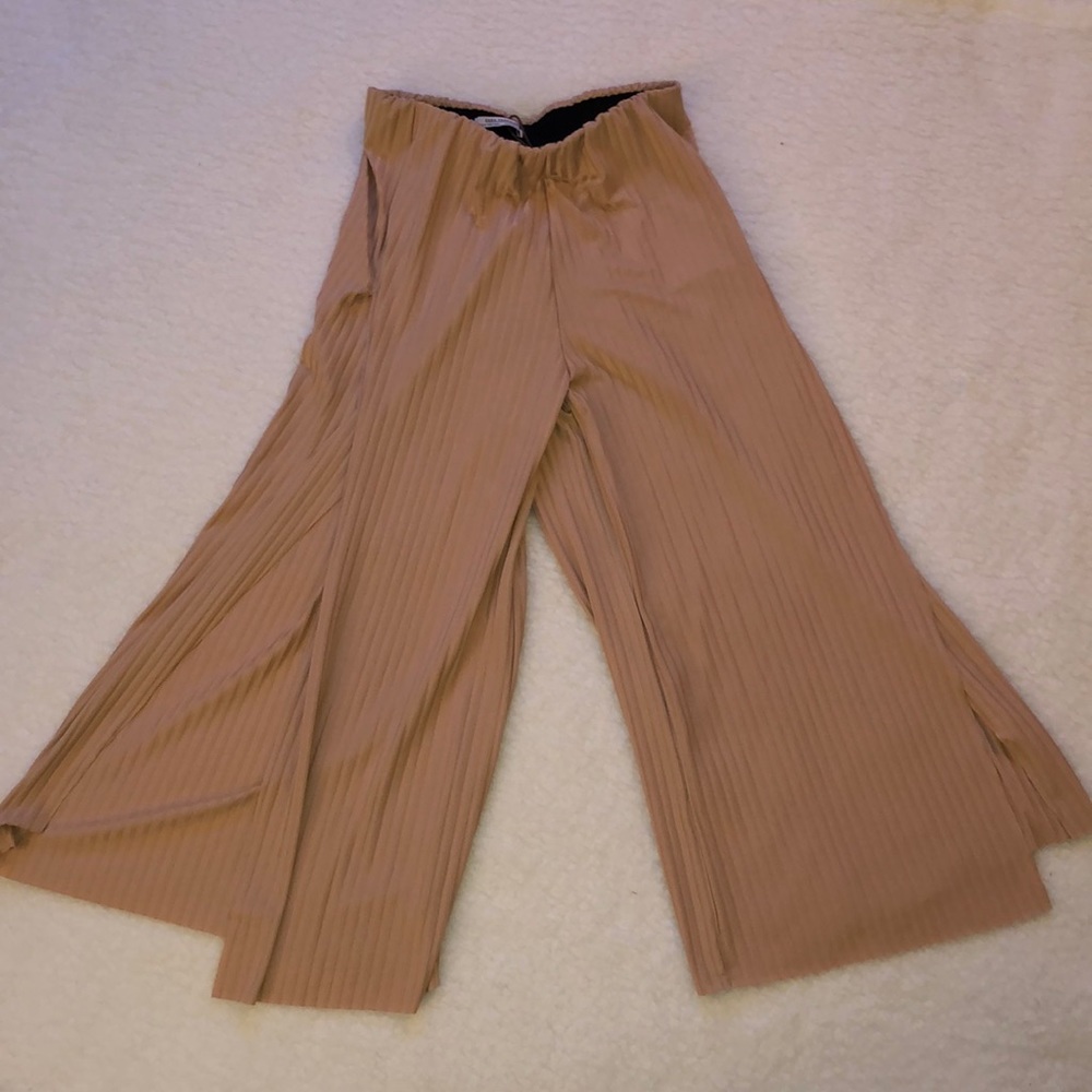 Woman’s gaucho style pant
